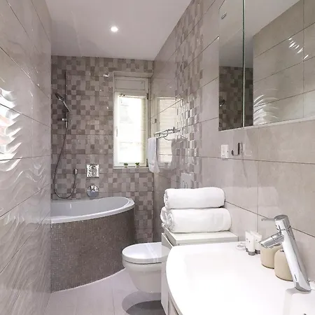 3-bedroom Penthouse * Split